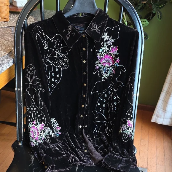 Soft Surroundings Chocolate Velvet Top with Floral Embroidery, Size XL. - Picture 3 of 9